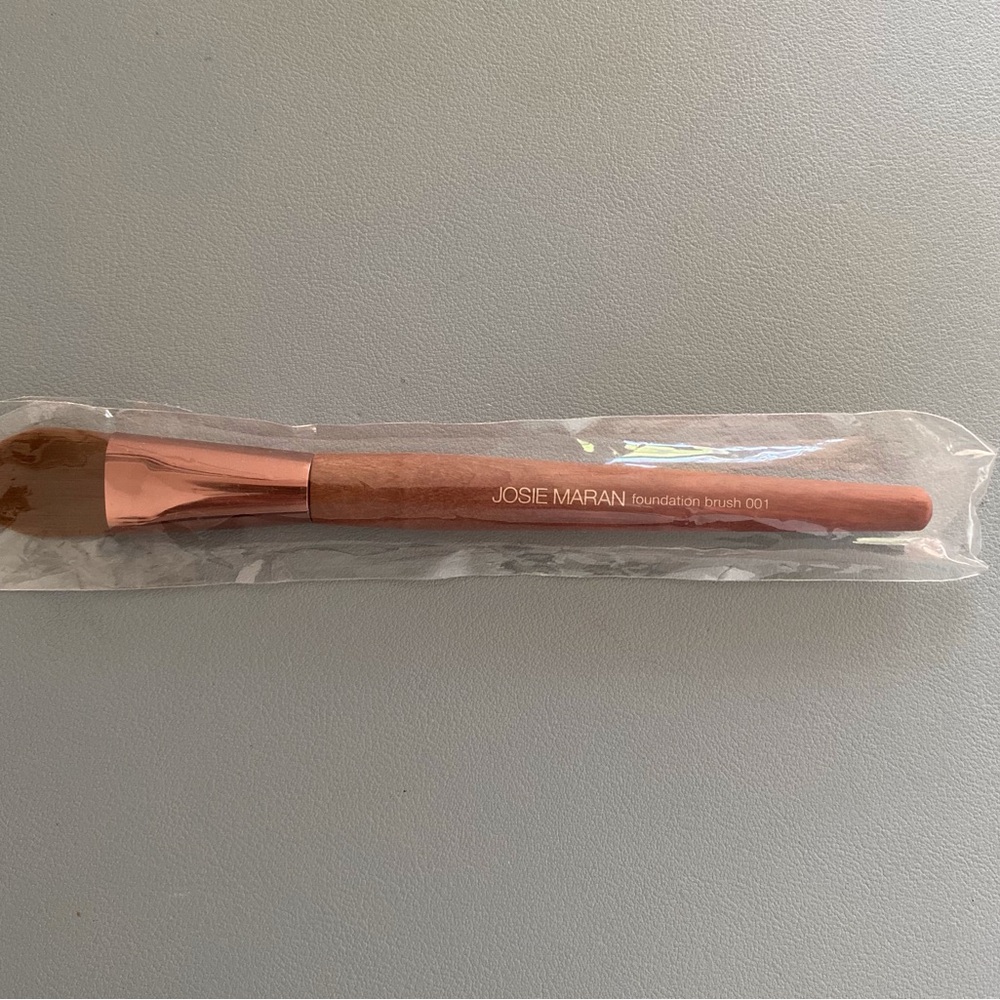 NEW SEALED Josie Maran Wood Handle Foundation Brush 001!